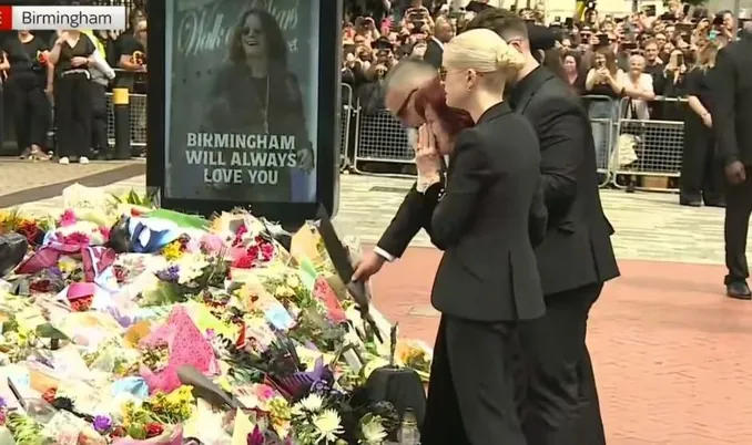 Sharon Osbourne and her children break down reading messages for Ozzy.