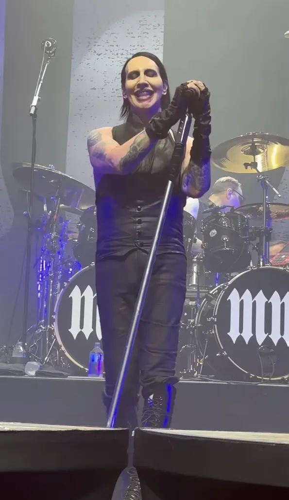 Manson’s set included “The Beautiful People,” “Sweet Dreams,” “Disposable Teens,” and “Tourniquet,” energizing the massive crowd.