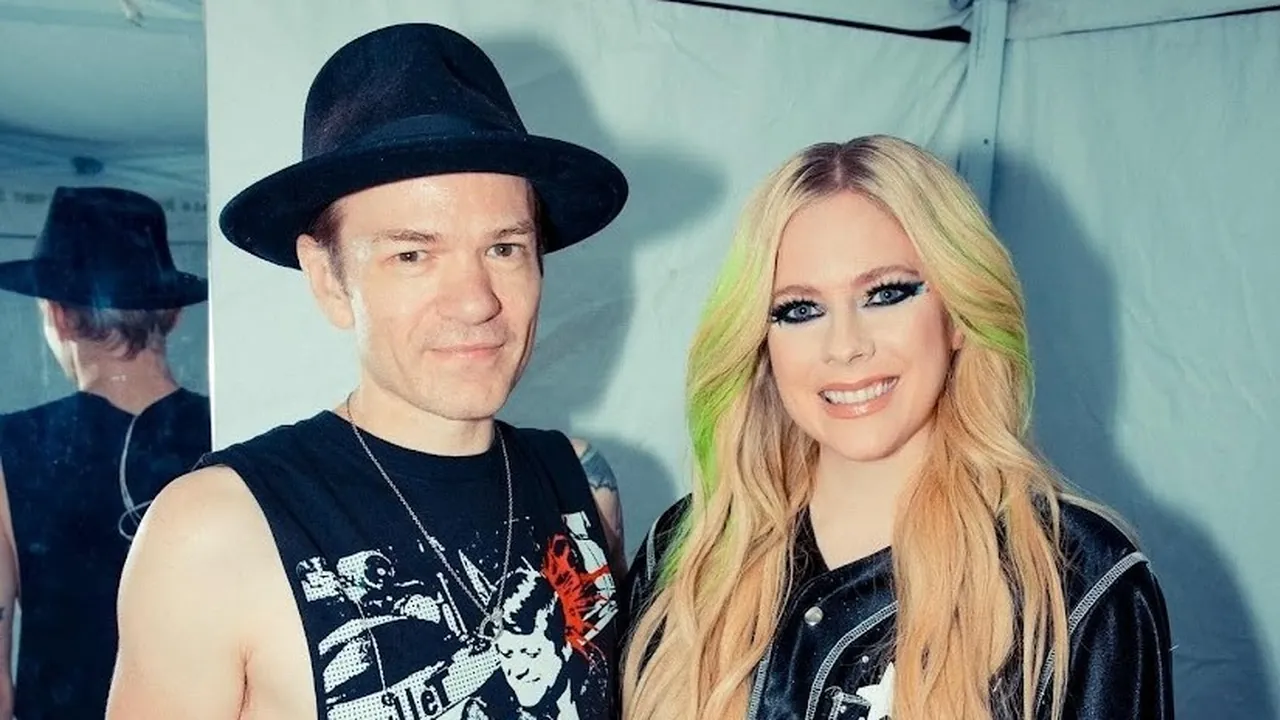 AVRIL LAVIGNE And DERYCK WHIBLEY Reunite Onstage 15 Years After Divorce