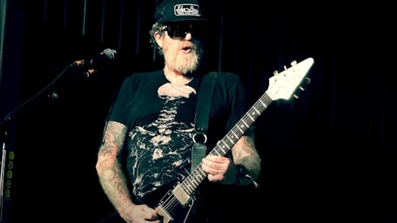 Ex-Mastodon BRENT HINDS Slams Former Bandmates In Exit Statement: 'A S**t Band With Horrible Humans'