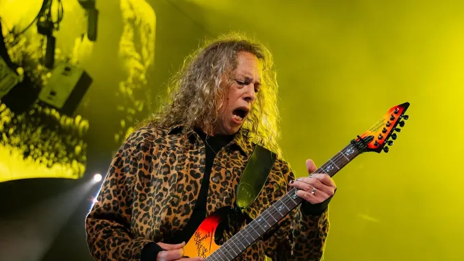 KIRK HAMMETT Opens Up About Comparing Himself To New Guitarists: 'Where Did I Go Wrong? I Should Be Much Better'