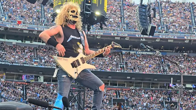 LIMP BIZKIT's WES BORLAND Cosplays As Skull-Faced JAMES HETFIELD At Metallica’s Denver Show