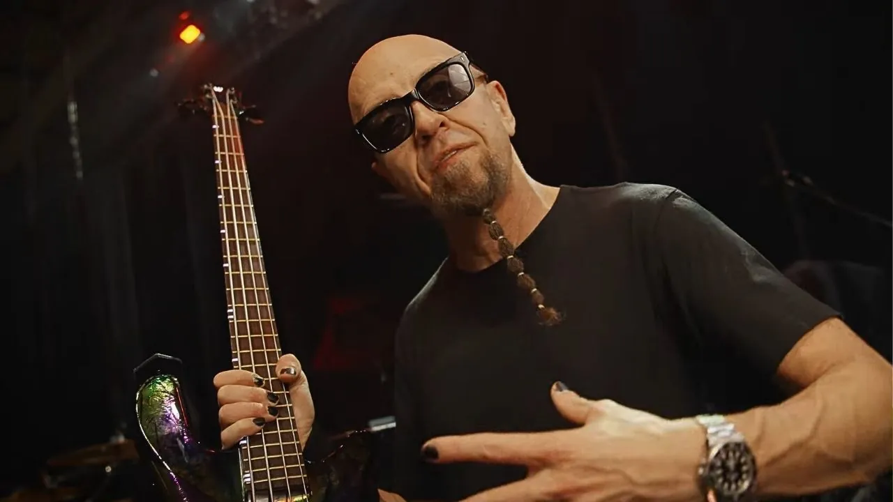 SOAD's SHAVO ODADJIAN Says Phone Bans At Shows 'Take Something Away' From Fans: 'I Catch Myself Filming Sometimes Too'