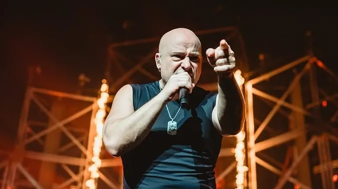 DISTURBED's DAVID DRAIMAN Booed by Some Fans at BLACK SABBATH's Final Show; VIDEO