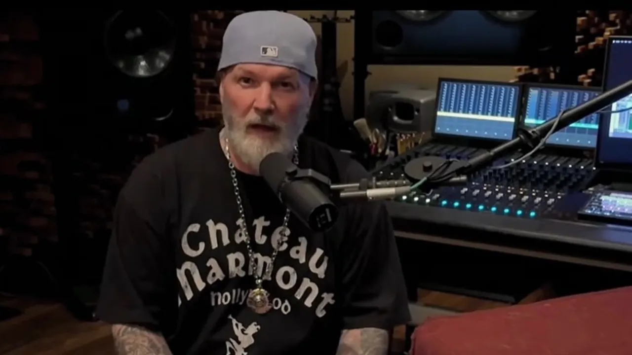 Watch LIMP BIZKIT’s FRED DURST Honor OZZY OSBOURNE And BLACK SABBATH With An Acoustic Cover Of 'CHANGES'