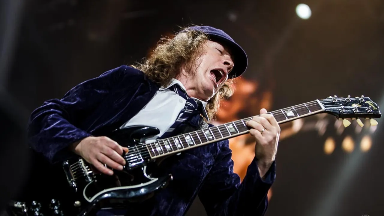 The Myth of the AC/DC Song Fans Think Began With a Broken String